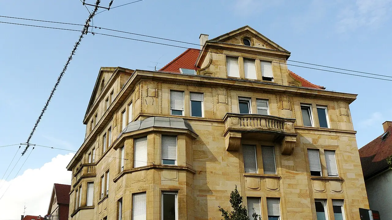 Gründerzeitliches Wohn- und Geschäftshaus an der Unterländer Straße in Zuffenhausen